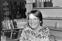 Biblioteksjef Marit Selliseth Loe ved Averøy folkebibliotek 