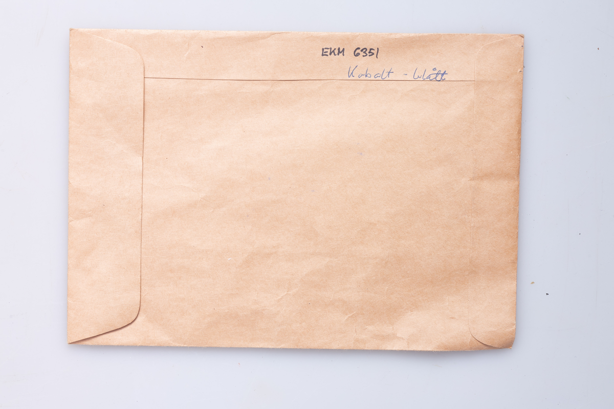 koboltfarge, pigment fra Blaafareverket, til blåfargen på glass.