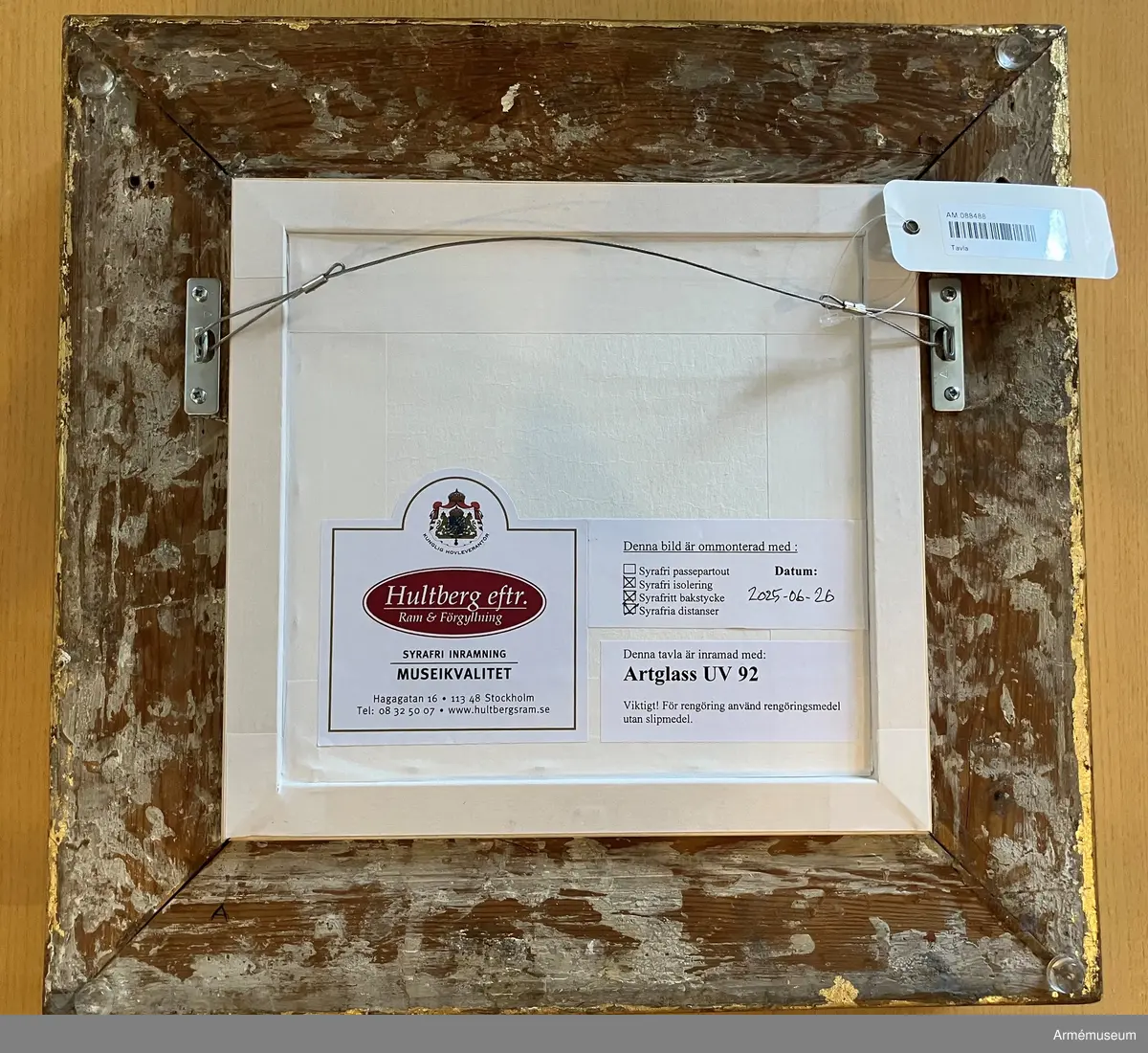 Artillerimuseum har ännu inte fått sin tredje våning.
Konstnären står på Artilleriplanen där nu Hovstallet ligger.
Daterad 18/2 1881.