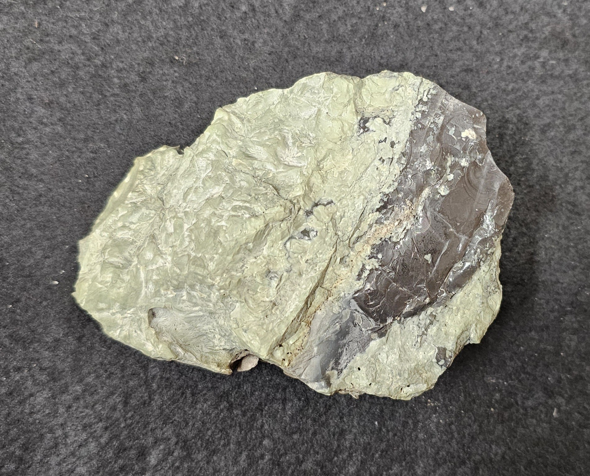 Bergart/Fossil/Mineral: slagg
Varietet: 
Klassificering: slagger
Paragenes: 

Land: 
Fyndplats: 

Stuffen ingår i samlingen från Läroverket i Vänersborg.
