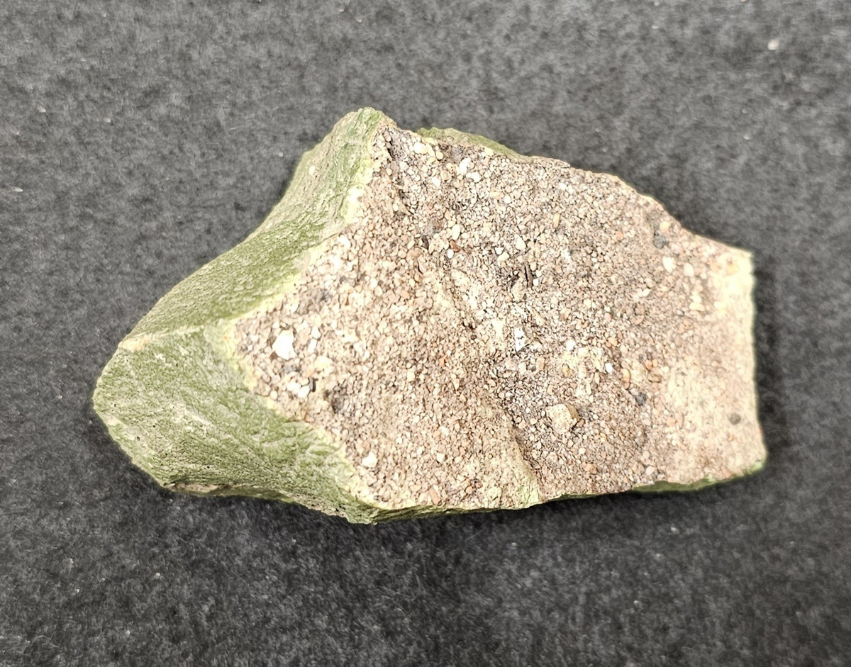 Bergart/Fossil/Mineral: slagg
Varietet: 
Klassificering: slagger
Paragenes: 

Land: 
Fyndplats: 

Stuffen ingår i samlingen från Läroverket i Vänersborg.
