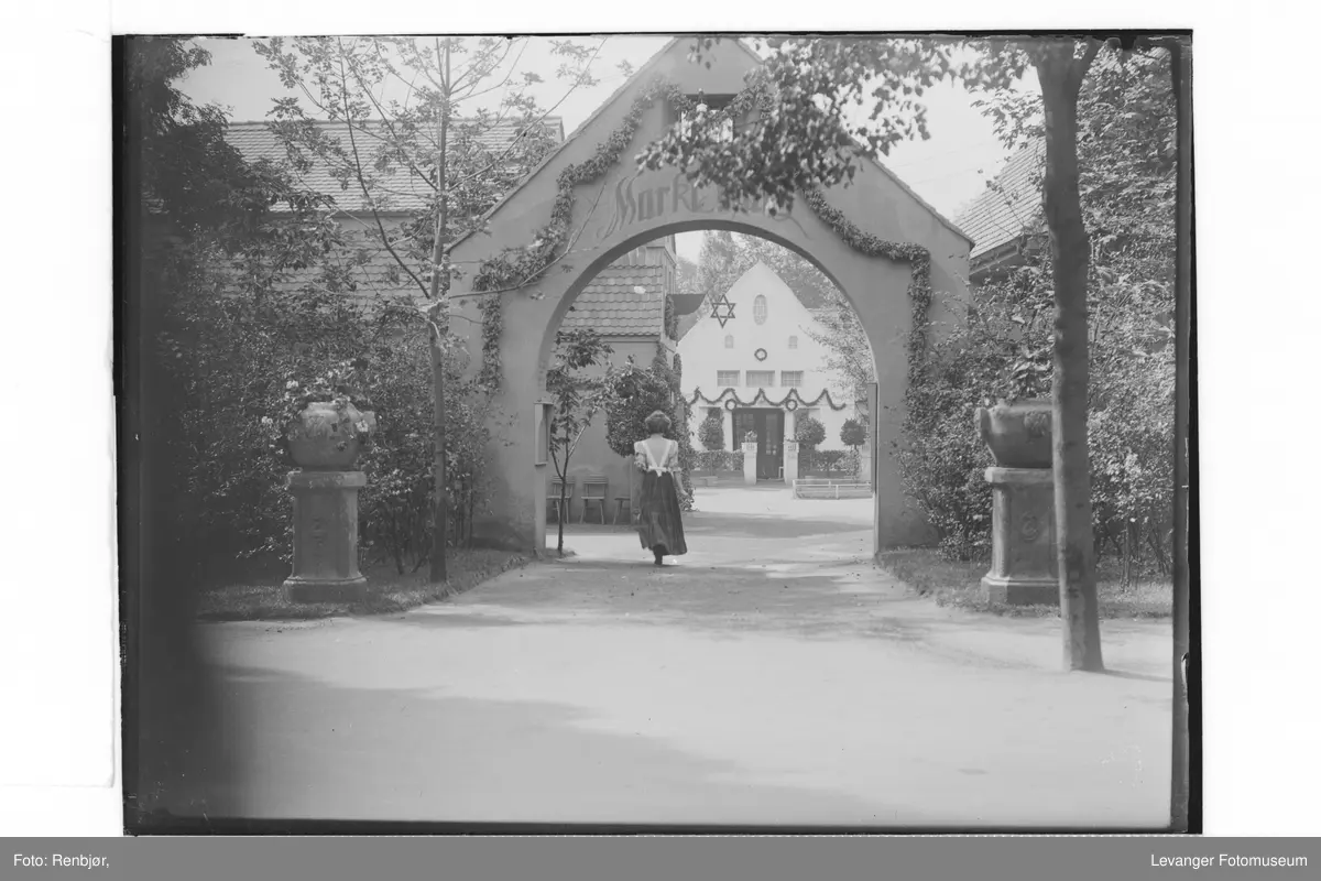 Fra Vergnügungseck - underholdningshjørnet, den internasjonale fotoutstillingen i 1909, Dresden.