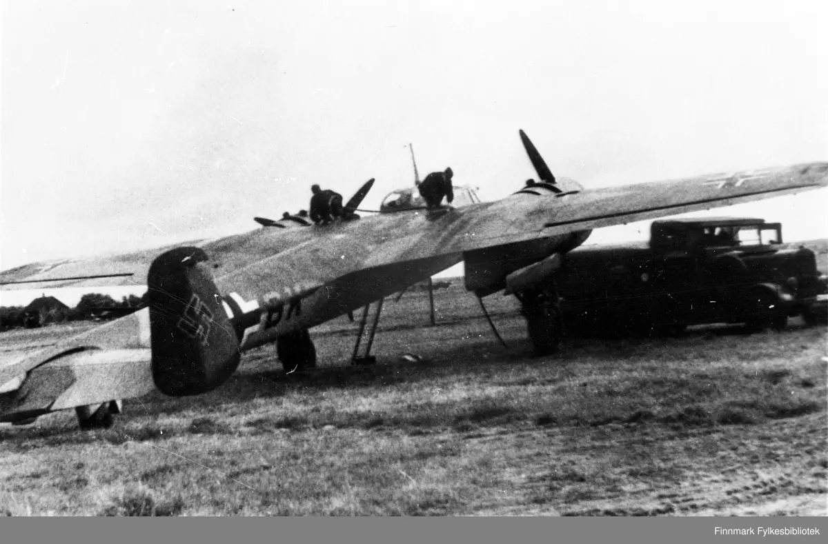 Klargjøring av Dornier Do 17Z 7T+BK ved 2. skvadron av kystflygruppe ...