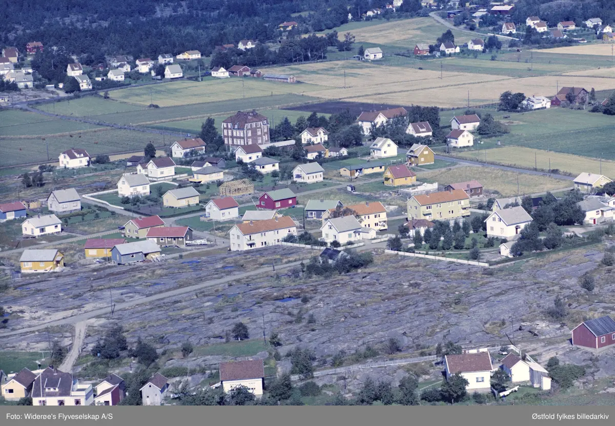 Hauge og Hauge skole, Rolvsøy, flyfoto 1963.