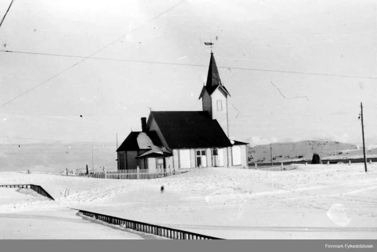Stegelneset kapell på Vardø nye kirkegård i april 1941. Det ble oppført i 1908, samtidig med at den nye kirkegården ble anlagt (1907-08).