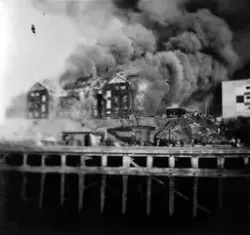 Skolen i brann etter omfattende sovjetisk flyangrep mot Kirk