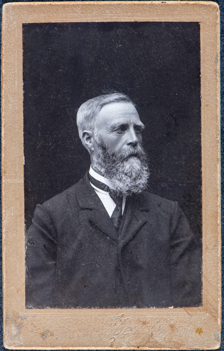 Portrett av mann.