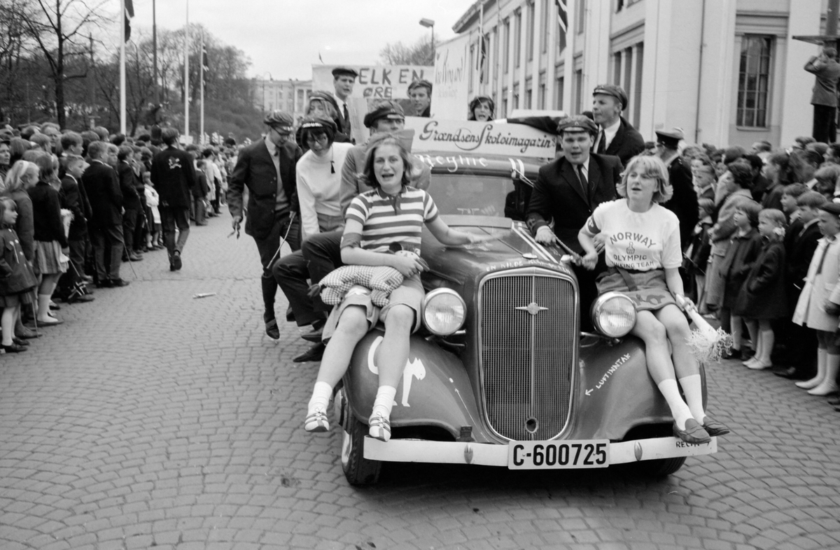 Ifølge tilbakemelding er avbildet bil en Chevrolet 1934.