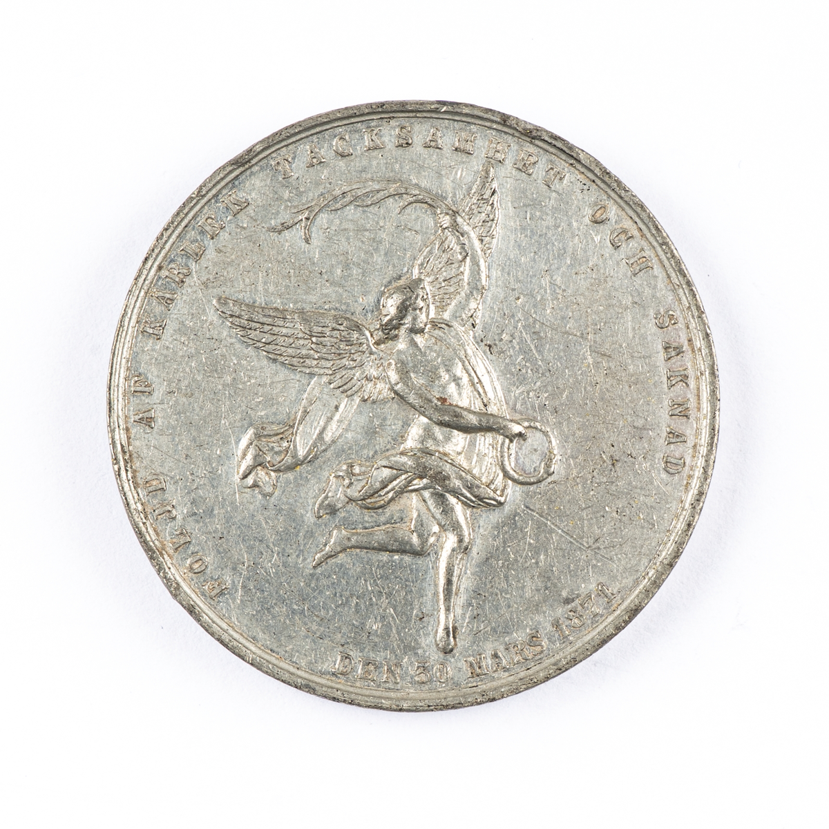 Medalj, minnesmedalj i silver. Drottning Lovisas död, 1871. Porträttbild och text "LOVISA DROTTNING AF SVERIGE OCH NORGE". Frånsida med bevingad mansfigur. Text "FÖLJD AF KÄRLEK TACKSAMHET OCH SAKNAD DEN 30 MARS 1871". Graverad av Lea Ahlborn, kort efter drottningens död.