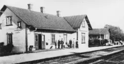 Järnvägsstationer i Halland