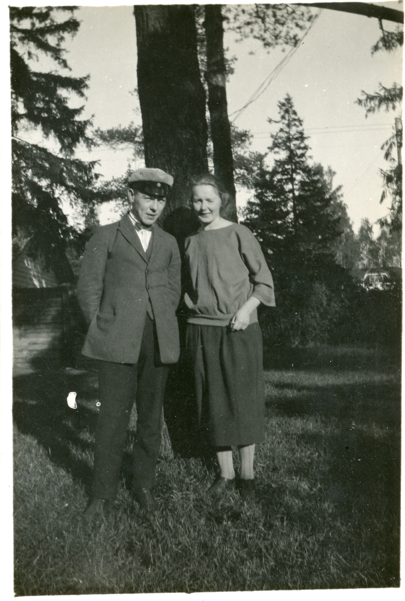 Foto av Ernst och Margit (enligt text skriven i albumet).