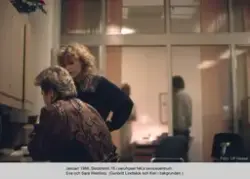 Postkontoret Stockholm 18. I varuhuset NK:s servicecentrum. Eva och Sara Westtorp. (Gunbritt Lindbäck och Kari i bakgrunden.)