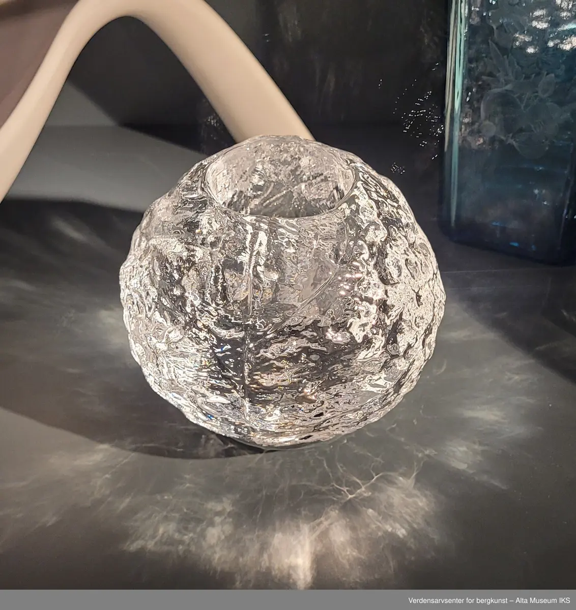 Ballformet telysholder av glass