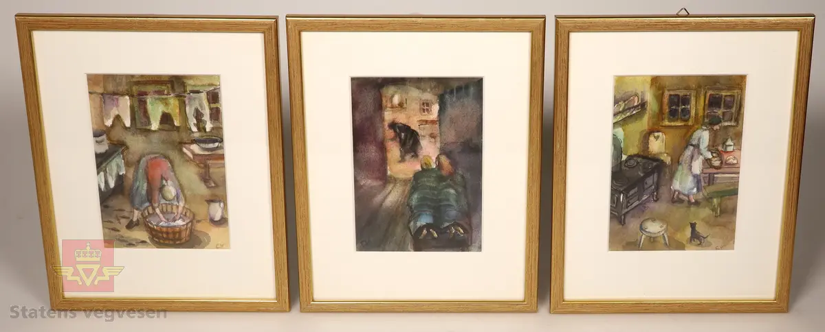 3 kunstneriske bilde av personer i eldre hus.. Bildene sitter i enkle tre-bilderamme med glass. 
