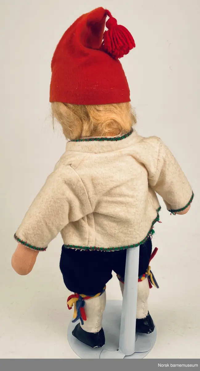 Dukke med guttebunad