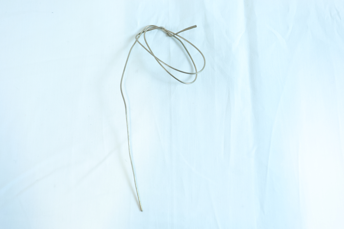 Sammenkveilet stål- eller annen metallisk wire/tråd.