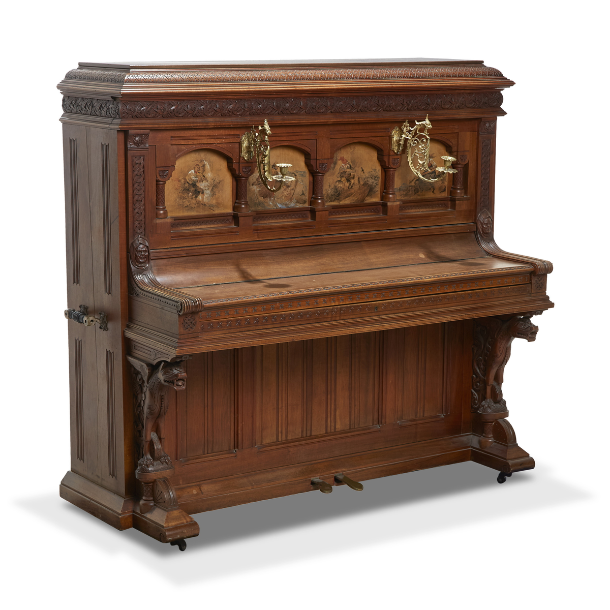 Opprettstående piano laget i pianofabrikken til Henrik Severin Riisnæs og dekorert av Lars Kinsarvik (utskjæringer) og Nils Bergslien (fire malerier over klaviaturet). 