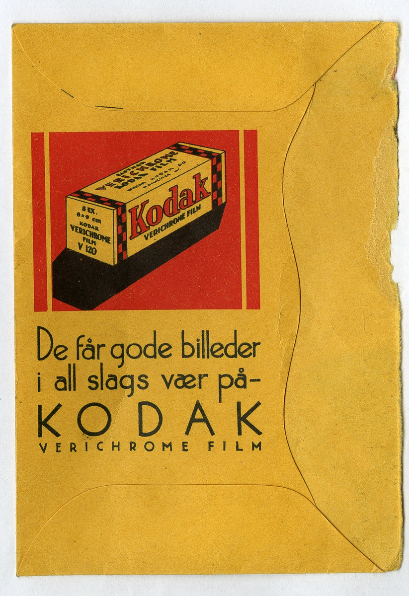 Foto fra Brokefjell hotell, antagelig på slutten av 1930-tallet eller tidlig 1940-tallet. 

Panoramabilde fra Brokefjell hotell. Bildet er trolig tatt som prospektkort for hotellet. 
Man ser ned mot Kviteseid. Sundkilen dekker mye av bildet. I bakgrunnen sees Lislandnuten til høyre og Roeidåsen til venstre. 

Et brev medfulgte foto: 

Hr. fotograf Jensen!

Hjertelig takk for billeder. Det var noen strålende resultat. Vi blev  (?) oss begeistret. Det skal bli noen flotte prospekt-kort også. Vi ka(?) ved(?) snart så skal vi ka(?) i(?). Der fireløbig nu skal jeg få bestille 2 billeder av Tulle.  ... (?) med hendene på bryst. Det var his bedårende. jeg skal sende de i julepresang, så jeg vilde sie takk (?) jeg fikk de snart. Hjertelig hilsen fra os alle på Brokefjell, Anna Midt-Rud (?) 

Spesiel hilsen til telegrafen fra Tulle som (?) fortalte af (?) bled så glad i