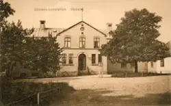 Vykort, "Sinnesslöanstalten Heberg", även kallat skolhemmet 