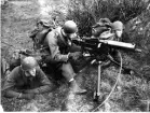 Tre soldater vid kulspruta m/36.