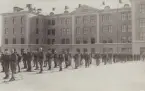 Andra arméfördelningens studentkompani uppställd på kaserngården.