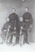 Gruppbild med soldater.