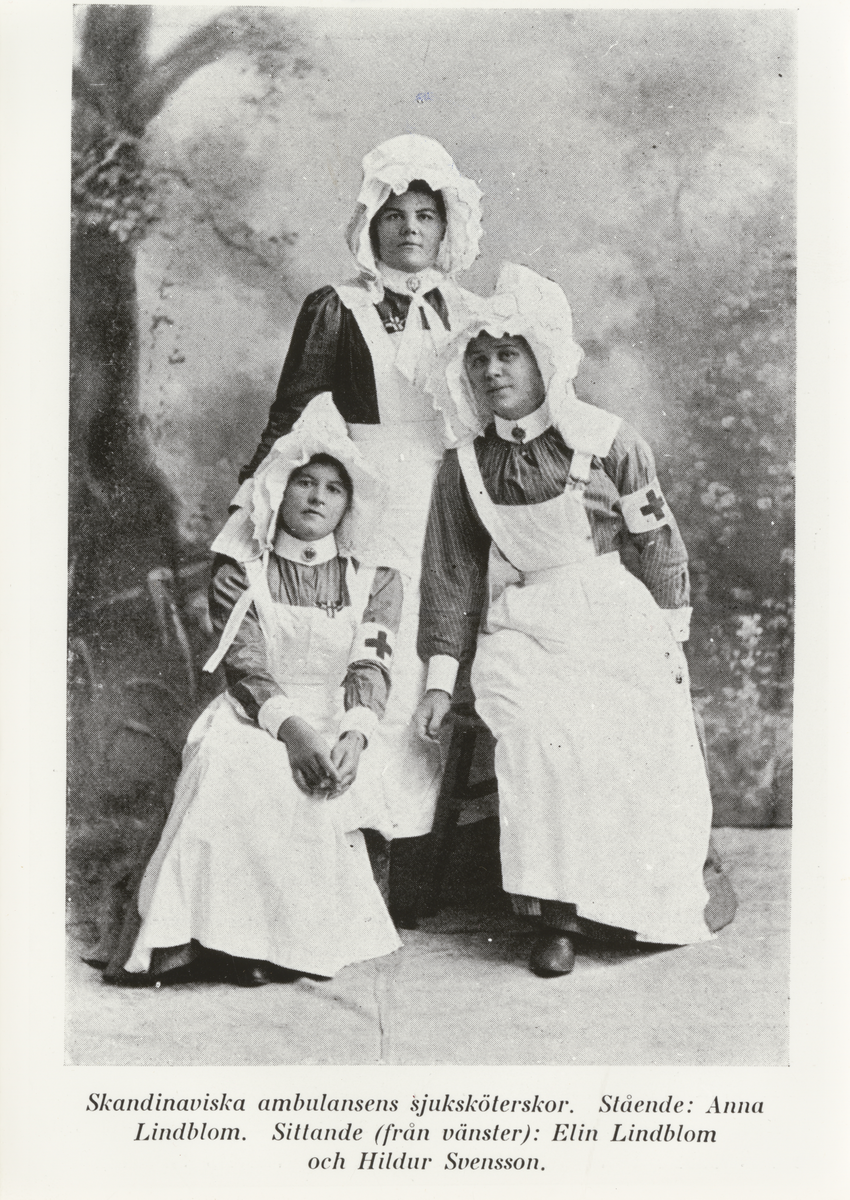 Sjukvårdspersonal ur Skandinaviska ambulansen. Anna Lindblom, Elin Lindblom och Hildur Svensson.