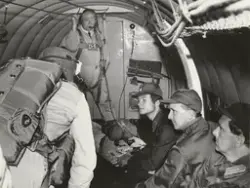 Carl XVI Gustaf som kronprins i flygfarkost.