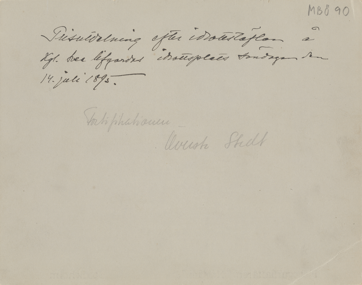 Prisutdelning efter idrottstävling på Svea livgardes idrottsplats, 14 juli 1895, med överste Stedt.