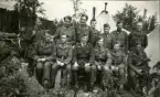 Gruppbild med soldater.