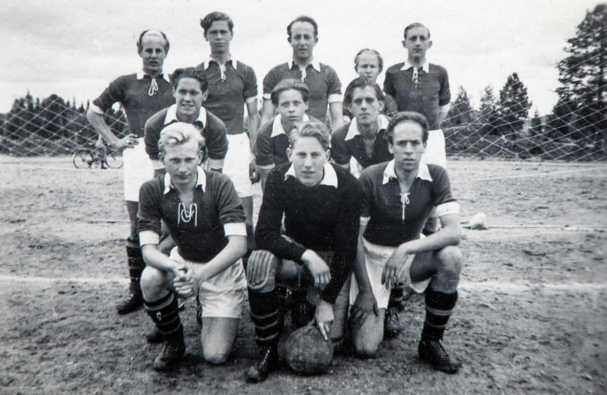 Hamar, 1946 etter sammenslutningen av HAIL og BFL fotballag ble dannelsen av Hamarkameratene HamKam, juniorlaget 1946,