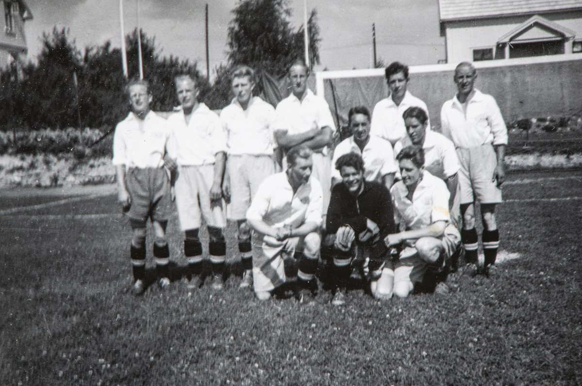 Hamar, Briskeby gressbane, Briskebyens fotballag BFL 1937, (fra 1946 Hamarkameratene, HamKam)