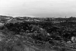 Her opparbeides tomta til det kommende kjøpesentret Futura på Løkkemyra i Kristiansund. Datering er trolig mellom 1986-1987 og fotograf er journalist Jan Øivind Jensen i Nordmørsposten.
