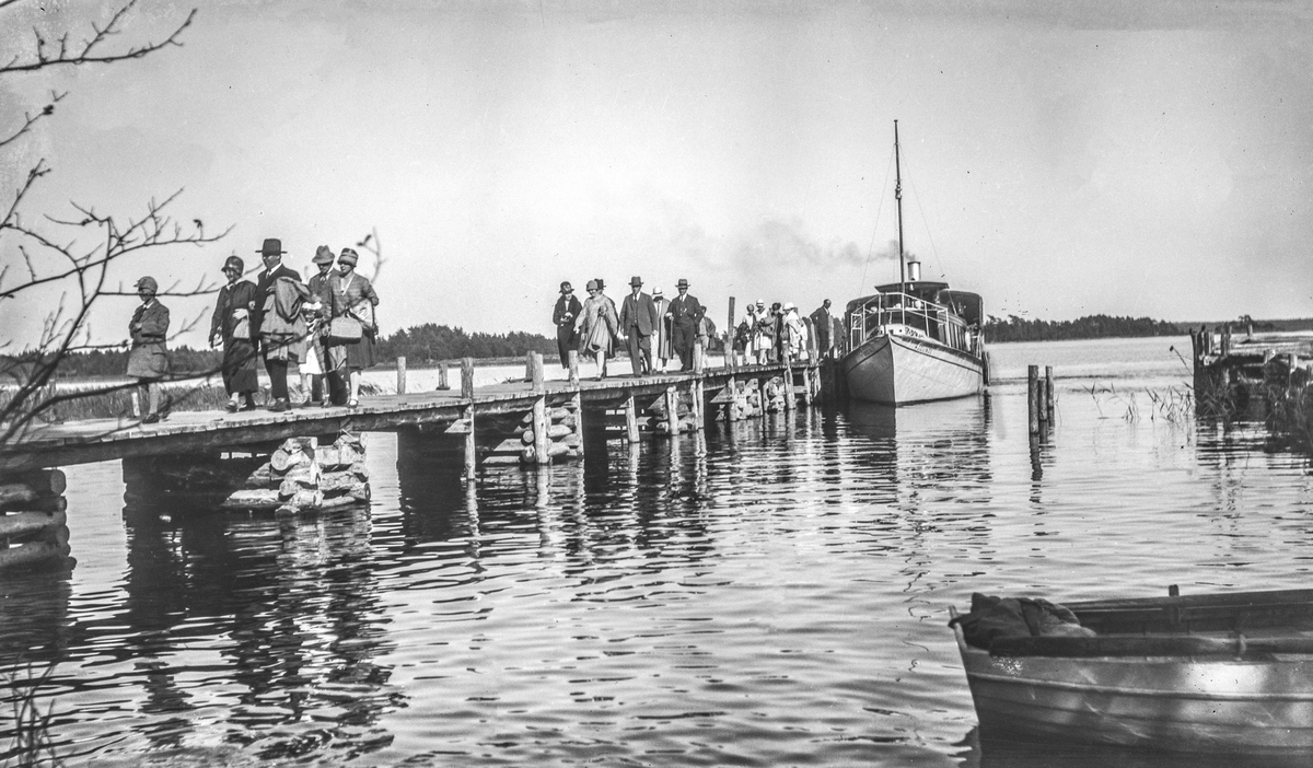 Woglinde gick i trafik på Mariestadsjön, sydvästra Vänern, mellan 1922-1938. Sannolikt foto där.