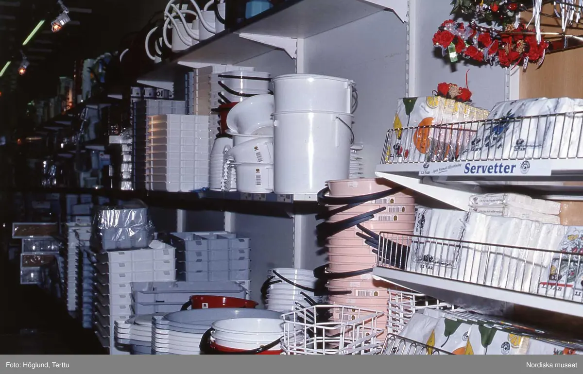 Plastföremål på Varuhuset Åhlens.