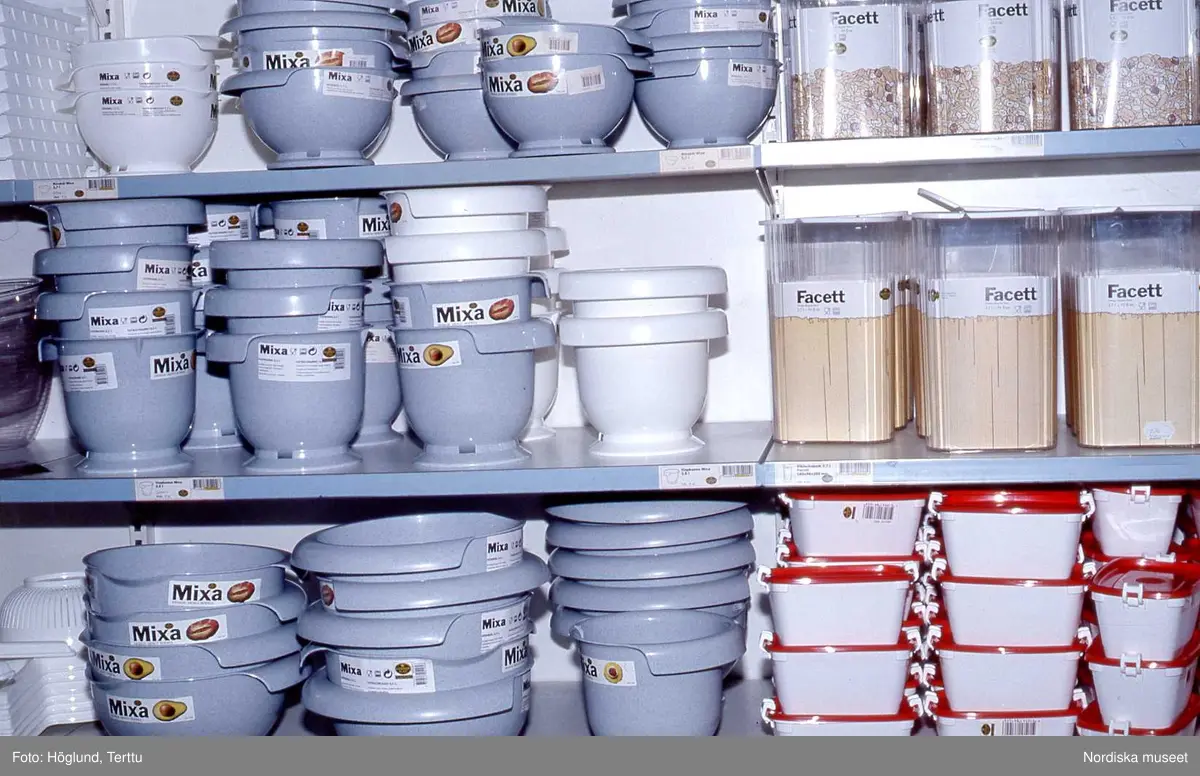 Plastföremål på Varuhuset Åhlens.