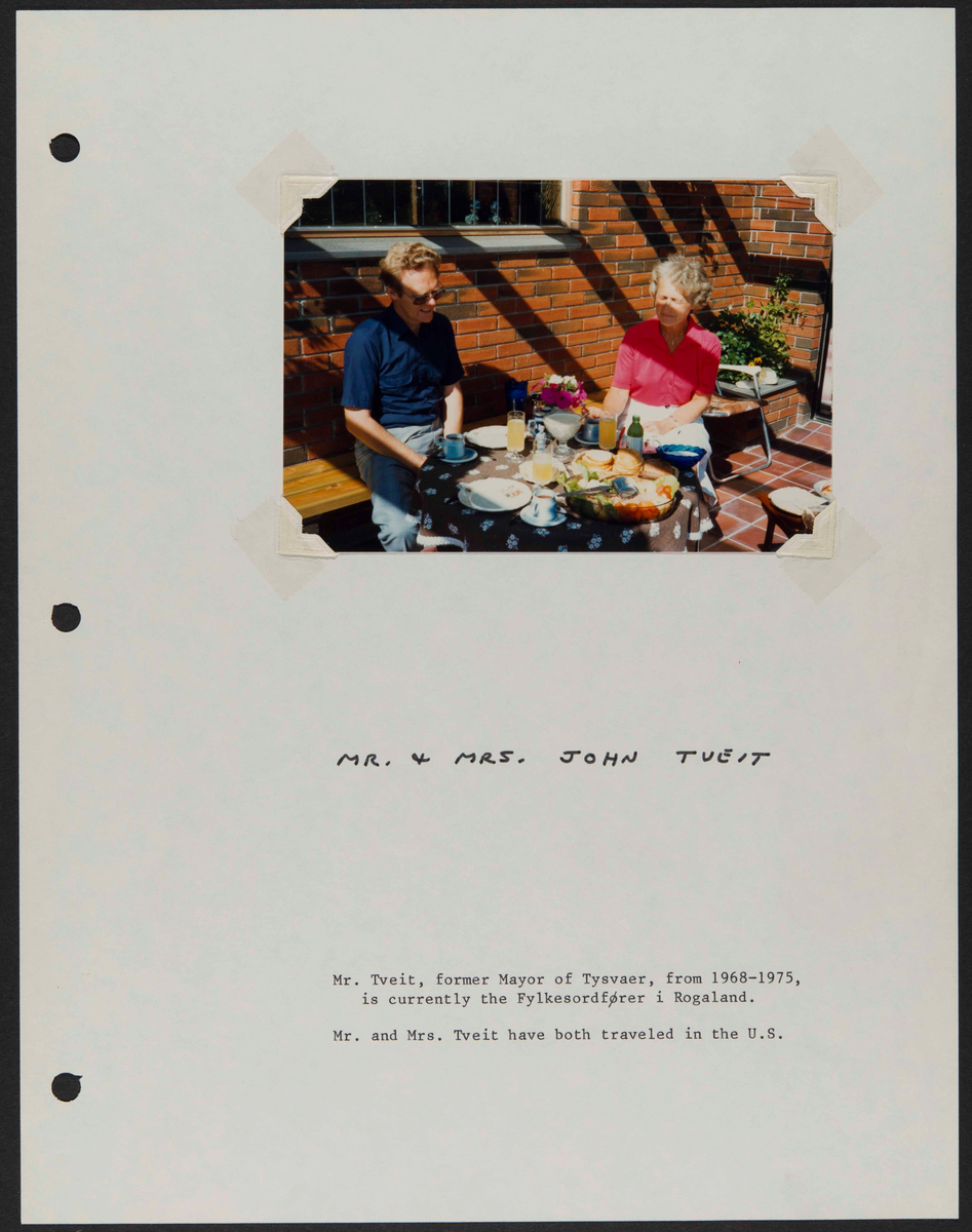 Hefte med bilder og informasjon knyttet til Cleng Peerson og hans fødested, Tysvær