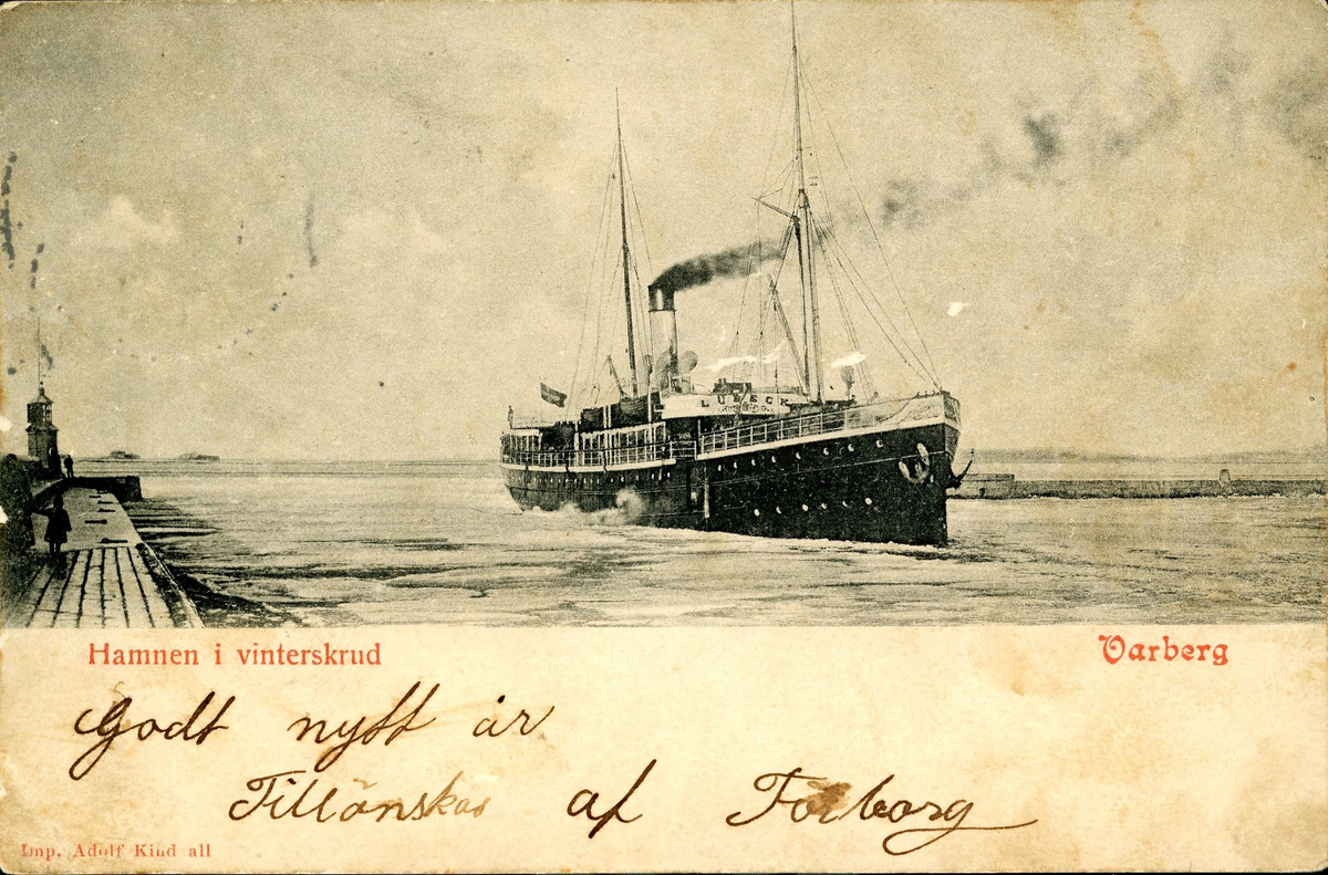 Brevkort, "Hamnen i vinterskrud. Varberg", poststämplat i december 1901. Ångbåten Lübeck, tillhörig Hallands Ångåts Aktiebolag, på väg in i Varbergs hamn vintertid. Denna ångare var byggd för vintertrafik, så det är nog ingen slump att det här avbildats i snö och is. Bolaget beställde fartyget 1893 i en tid då frakten av levande boskap var betydande. Båten hade plats för 120 större kreatur, men även rymliga salonger och elegant intredning värdig en kung. I augusti 1894 hämtades kung Oscar II från Tylön till Halmstad och 1897 fick han även disponera fartyget för jaktutflykter till Hallands Väderö.