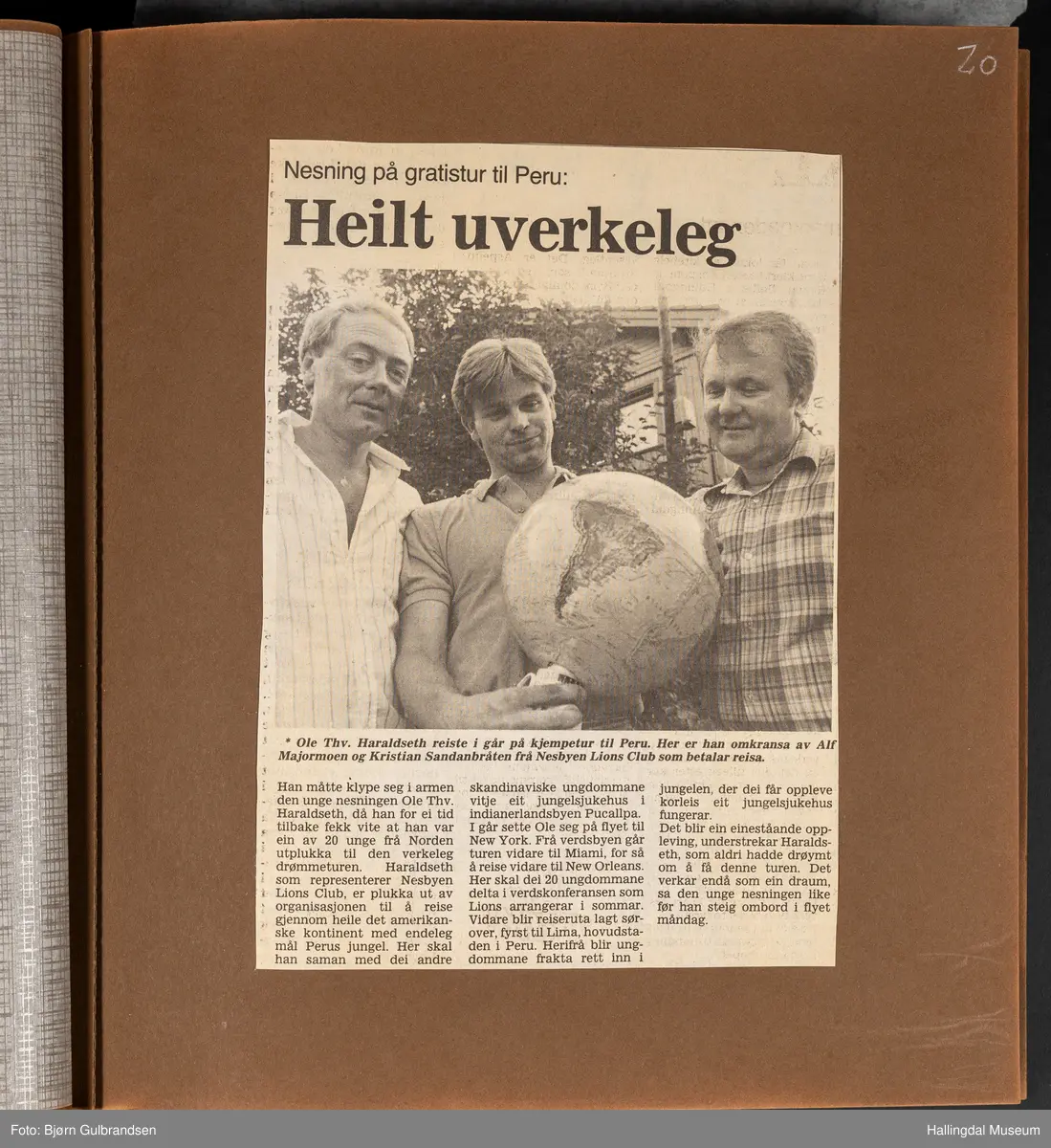 Et brunt læralbum med 74 sider med tekst og bilder. Laget av Lions Club Nesbyen.   