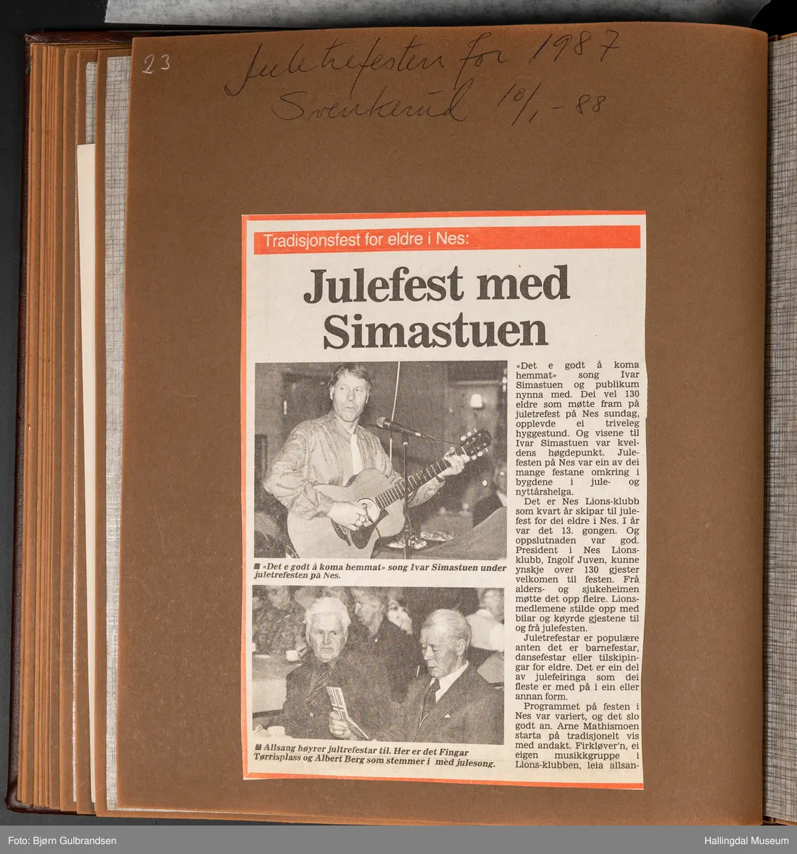 Et brunt læralbum med 74 sider med tekst og bilder. Laget av Lions Club Nesbyen.   