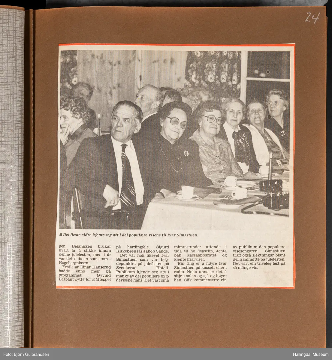 Et brunt læralbum med 74 sider med tekst og bilder. Laget av Lions Club Nesbyen.   
