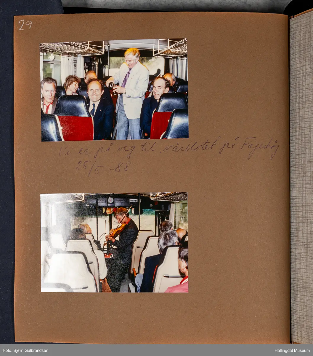 Et brunt læralbum med 74 sider med tekst og bilder. Laget av Lions Club Nesbyen.   