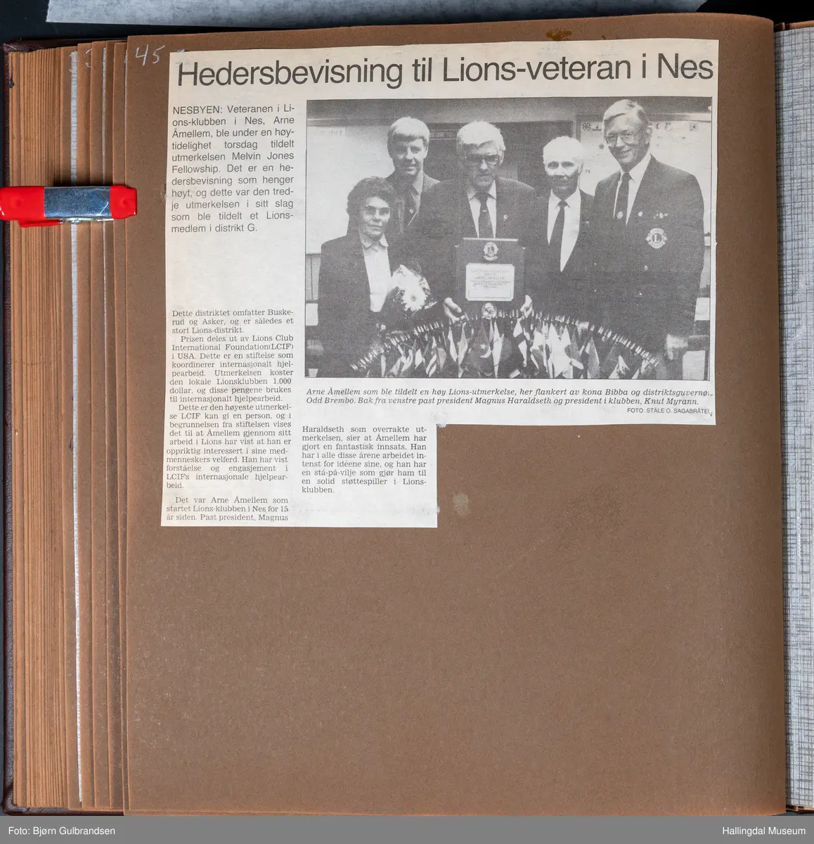 Et brunt læralbum med 74 sider med tekst og bilder. Laget av Lions Club Nesbyen.   