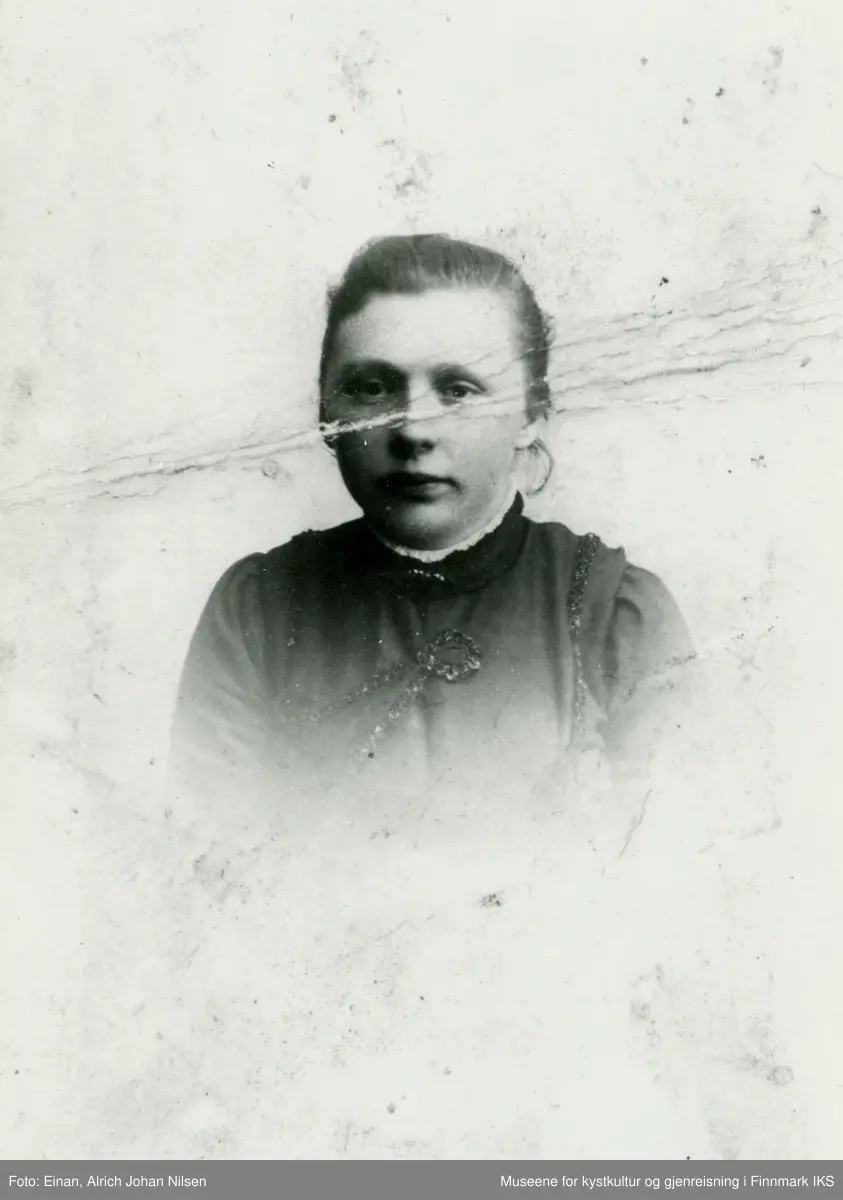 Portrett av Dorothea/Dorthea (Tea) Hansen, Gjesvær. Foto: Einan.