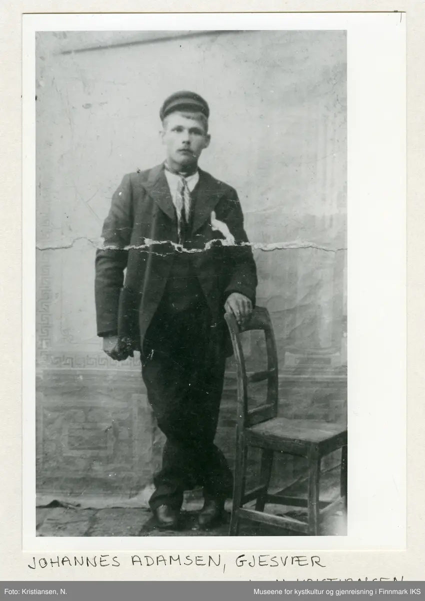 Atelierportrett av Johannes Adamsen (1881-1940), Gjesvær. Foto: N. Kristiansen.