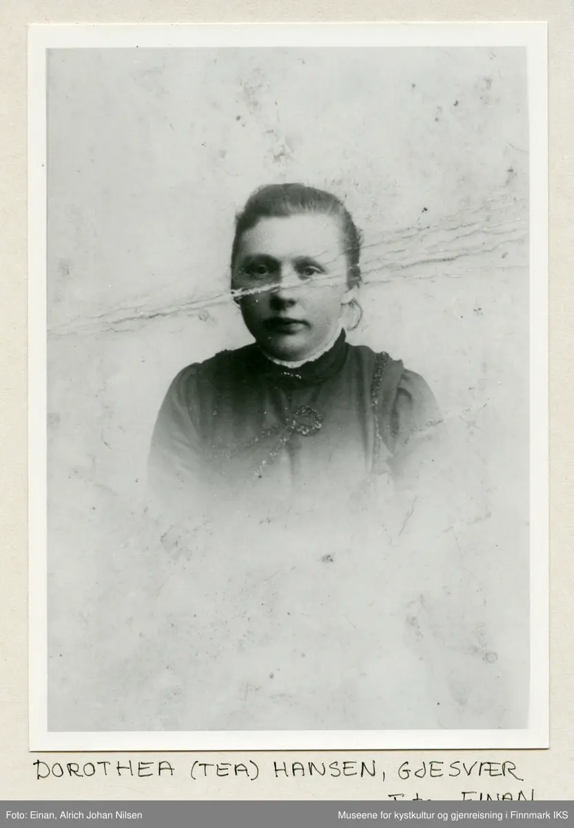 Portrett av Dorothea/Dorthea (Tea) Hansen, Gjesvær. Foto: Einan.