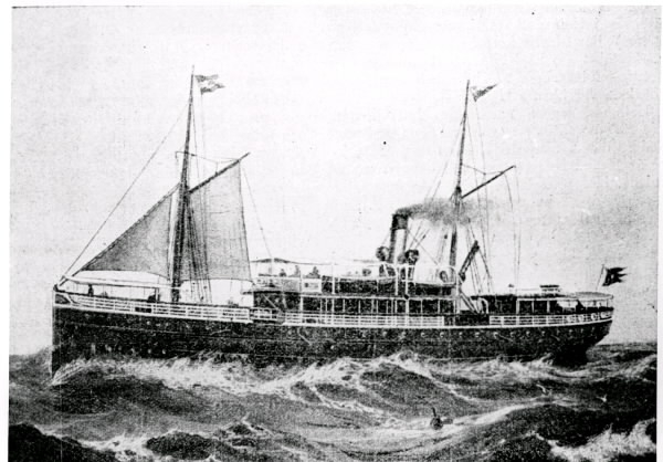 "Ångaren Najaden", avbildad i tidningen Halland den 13 december 1900 i Söndagsbilagan, utan vidare information. Najaden var det första stålfartyg (de andra var av järn) som Hallands Ångbåts AB beställde. Deras gamla hjulångare från 1860 med samma namn ingick som dellikvid vid beställningen till Motala Verkstad och skeppet byggdes vid Lindholmens varv. Den nya Najaden levererades något fördröjd i januari 1887 och var då Hallandsbolagets största och bäst inredda fartyg. Det ansågs vara en av de vackraste ångarna i svenska handelsflottan.