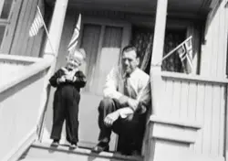 17. Mai 1953. Far og sønn, Frithjof Kjendlie og Ole Jacob Kj