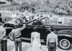 Hamar, Kong Olav V og Prinsesse Astrid passerer Storhamar sk