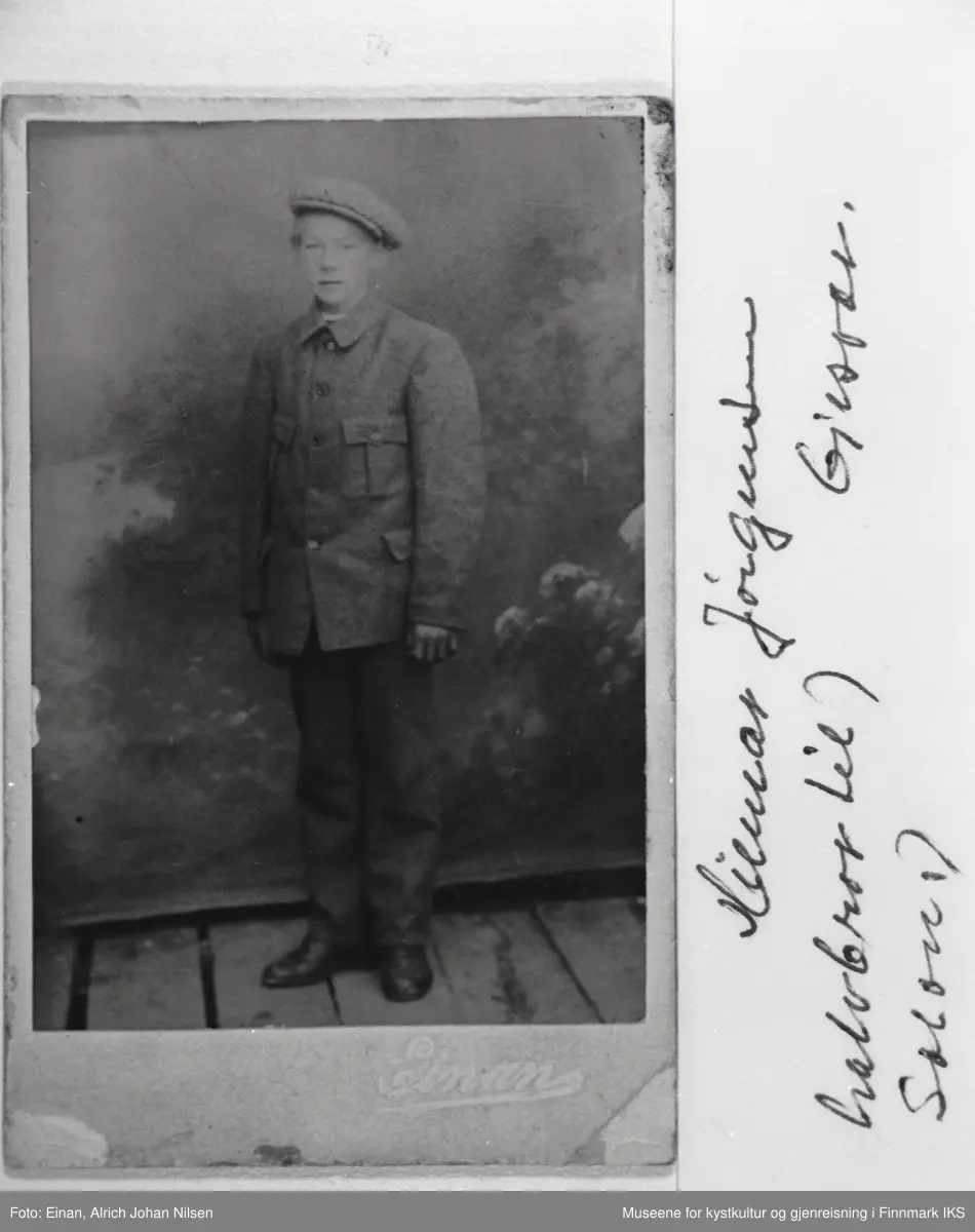 Atelierportrett av Hilmar Jørgensen, Gjesvær. Foto: Einan.